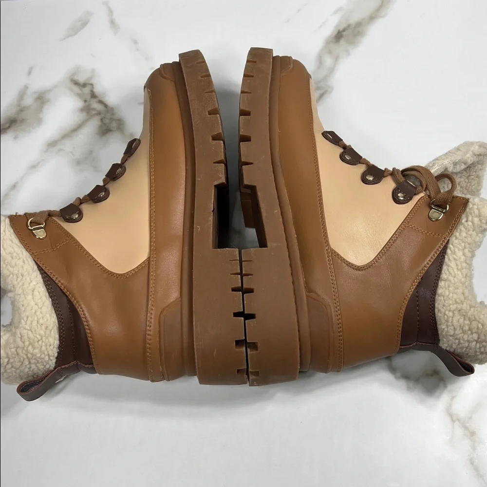 Aqua storm faux sherpa lined lugged sole ankle boots size 8